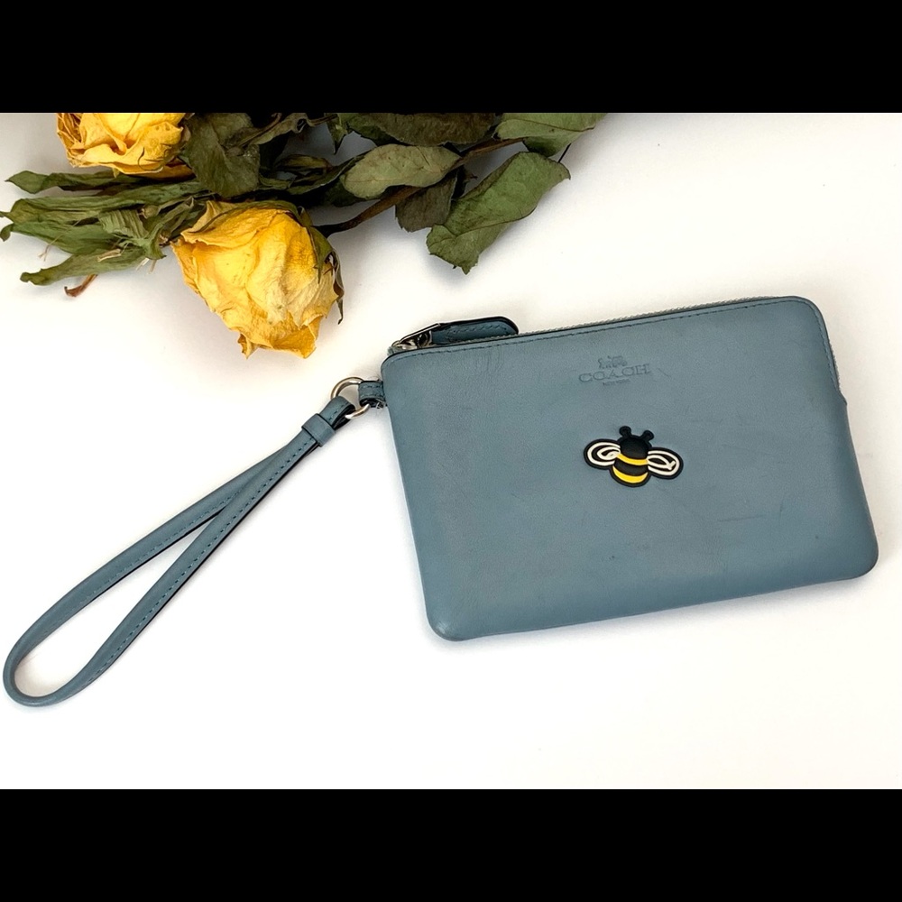 Coach Bee Wristlet - well loved 💙